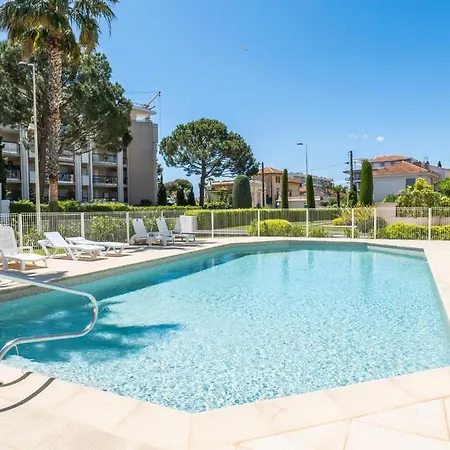 3-room Luxury With Pool And Sea View Steps From The Appartement