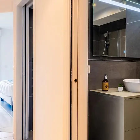 3-room Luxury With Pool And Sea View Steps From The *