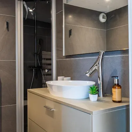 Apartment 3-room Luxury With Pool And Sea View Steps From The