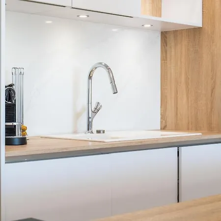 3-room Luxury With Pool And Sea View Steps From The