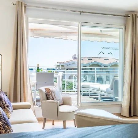 Appartement 3-room Luxury With Pool And Sea View Steps From The