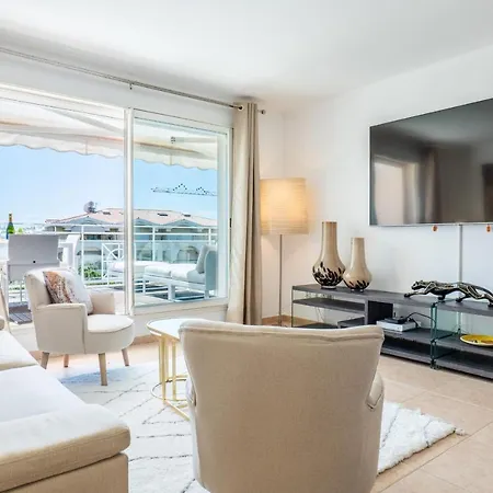 3-room Luxury With Pool And Sea View Steps From The *