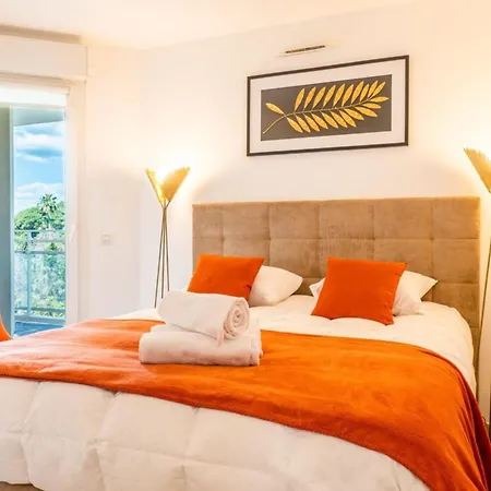 3-room Luxury With Pool And Sea View Steps From The Cannes