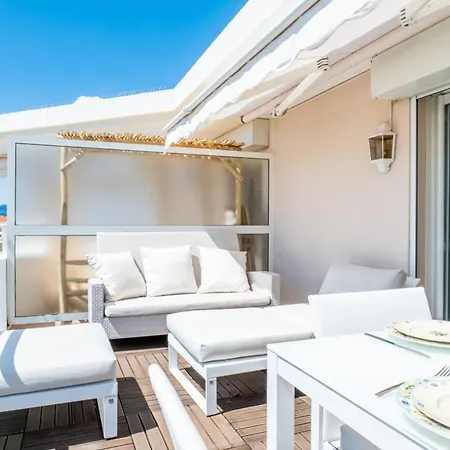 Apartmán 3-room Luxury With Pool And Sea View Steps From The *