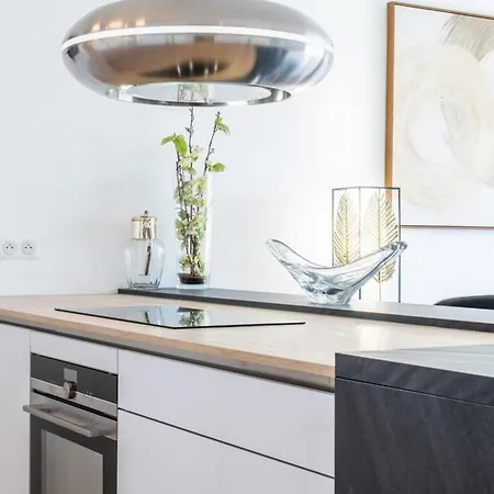 3-room Luxury With Pool And Sea View Steps From The Apartmán Cannes