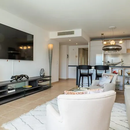 3-room Luxury With Pool And Sea View Steps From The