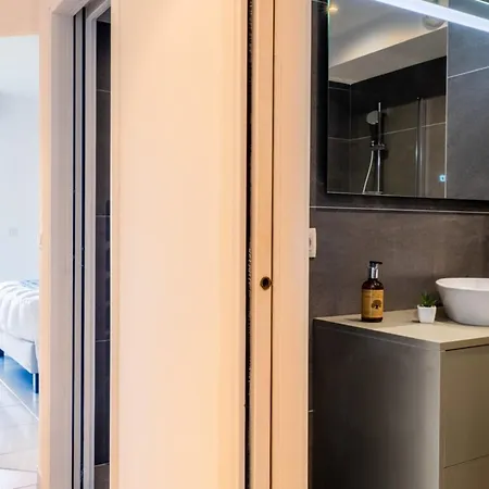 3-room Luxury With Pool And Sea View Steps From The *