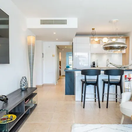 3-room Luxury With Pool And Sea View Steps From The Apartmán *