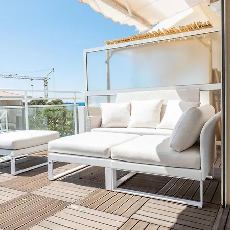 Apartmán 3-room Luxury With Pool And Sea View Steps From The *