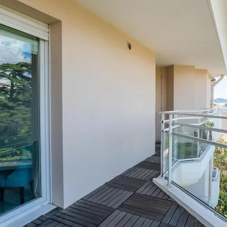 3-room Luxury With Pool And Sea View Steps From The Apartmán Cannes