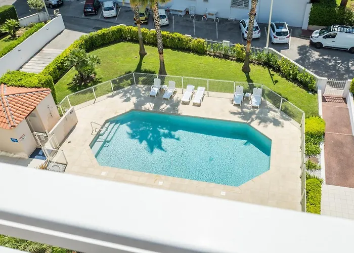 3-room Luxury With Pool And Sea View Steps From The