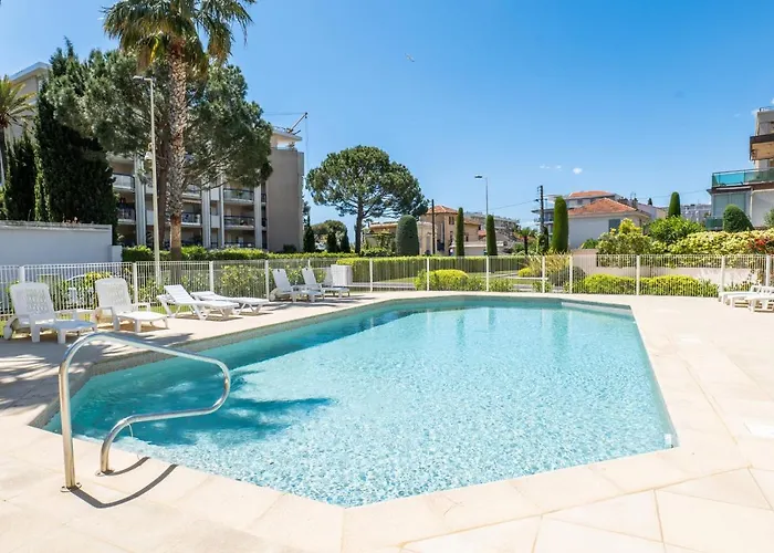 3-room Luxury With Pool And Sea View Steps From The Apartman