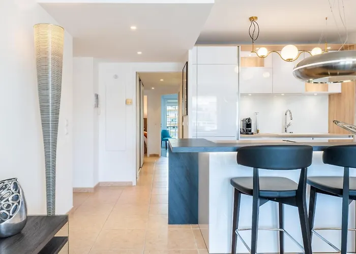 3-room Luxury With Pool And Sea View Steps From The Apartman