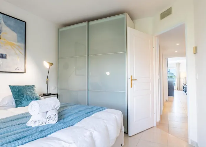 3-room Luxury With Pool And Sea View Steps From The Cannes