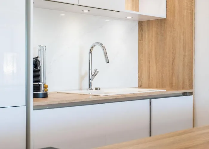 3-room Luxury With Pool And Sea View Steps From The