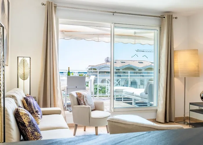 Apartman 3-room Luxury With Pool And Sea View Steps From The