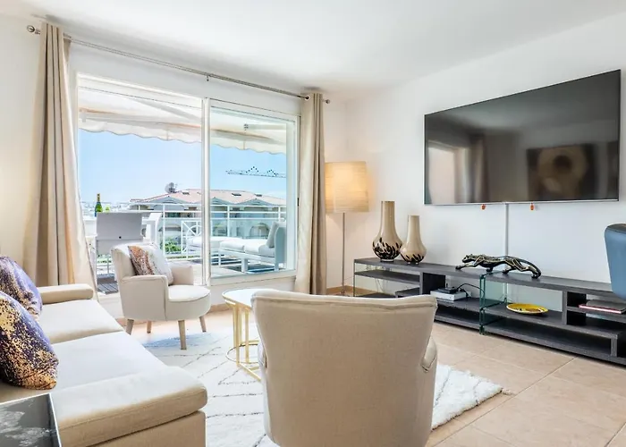 3-room Luxury With Pool And Sea View Steps From The *