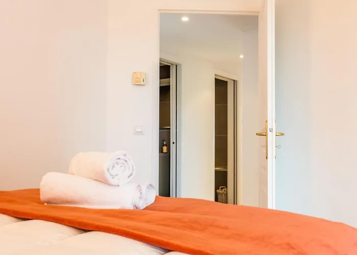 3-room Luxury With Pool And Sea View Steps From The Cannes