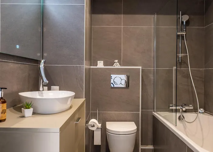 3-room Luxury With Pool And Sea View Steps From The Apartman *