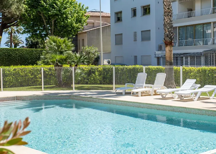 3-room Luxury With Pool And Sea View Steps From The Apartman Cannes