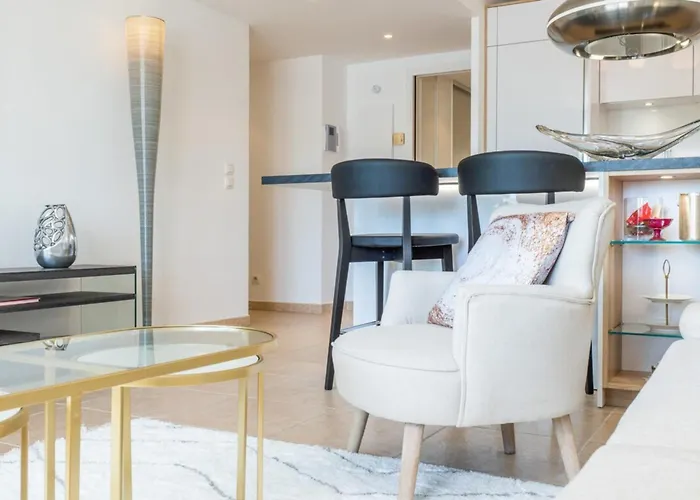 3-room Luxury With Pool And Sea View Steps From The *