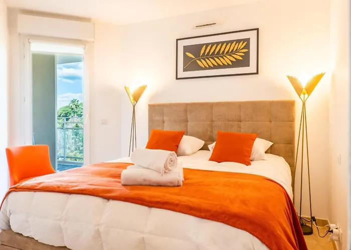 3-room Luxury With Pool And Sea View Steps From The Cannes