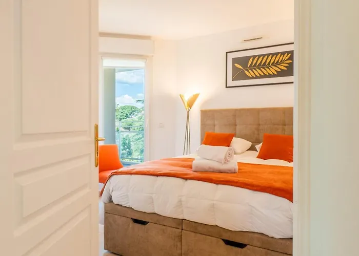 Apartman 3-room Luxury With Pool And Sea View Steps From The