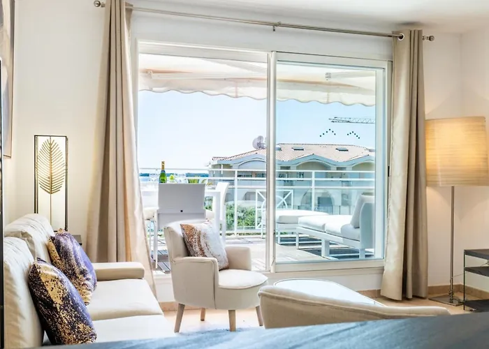 3-room Luxury With Pool And Sea View Steps From The Apartman *