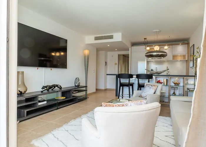 3-room Luxury With Pool And Sea View Steps From The