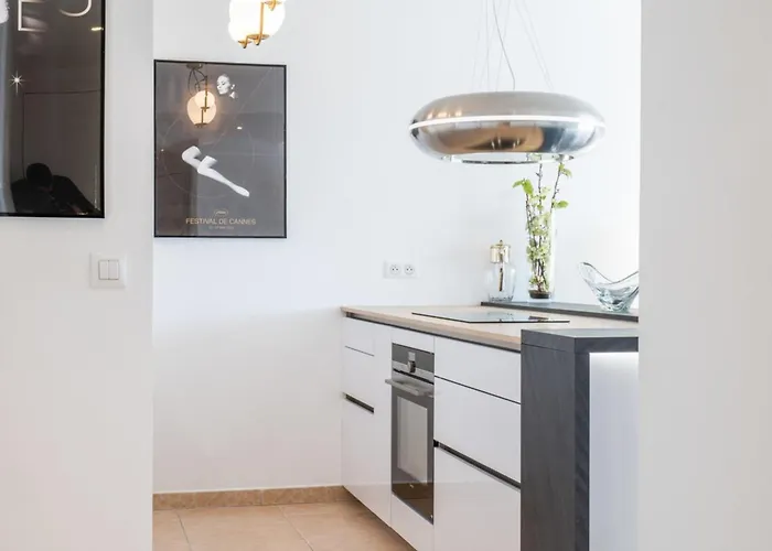 3-room Luxury With Pool And Sea View Steps From The Apartman *