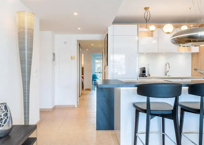 3-room Luxury With Pool And Sea View Steps From The *