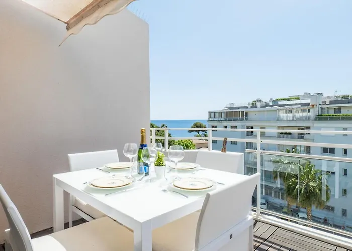 3-room Luxury With Pool And Sea View Steps From The Apartman Cannes