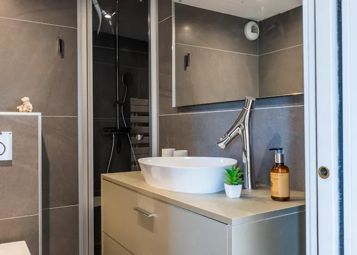 3-room Luxury With Pool And Sea View Steps From The Apartman *