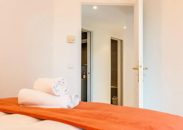 3-room Luxury With Pool And Sea View Steps From The *