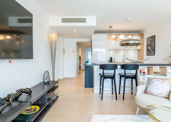 3-room Luxury With Pool And Sea View Steps From The Apartman *