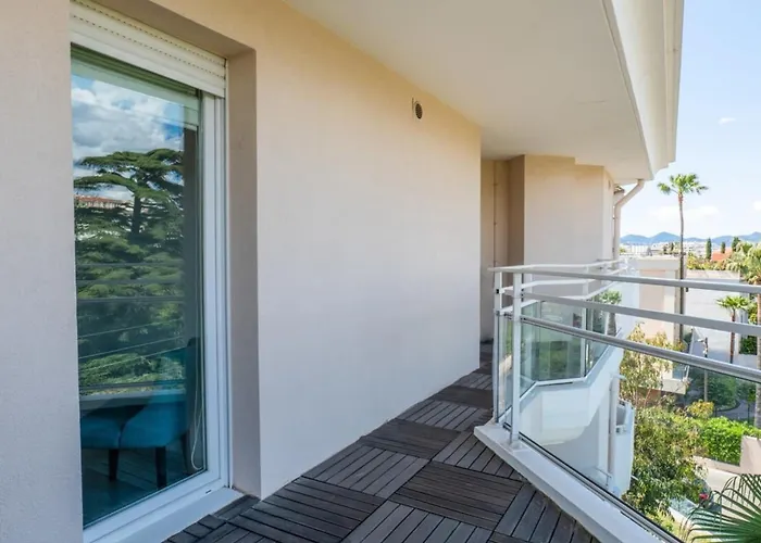 3-room Luxury With Pool And Sea View Steps From The Apartman Cannes