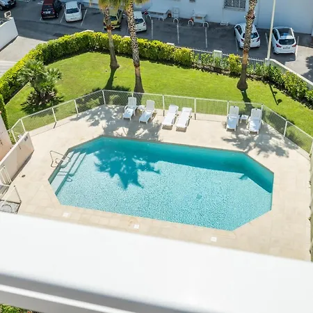 3-room Luxury With Pool And Sea View Steps From The