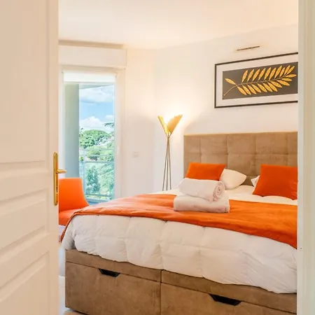 Lägenhet 3-room Luxury With Pool And Sea View Steps From The