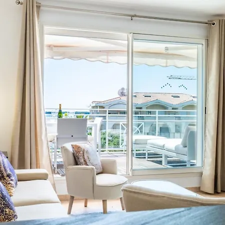 3-room Luxury With Pool And Sea View Steps From The Lägenhet *