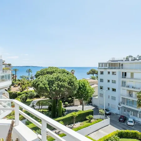 3-room Luxury With Pool And Sea View Steps From The Κάννες