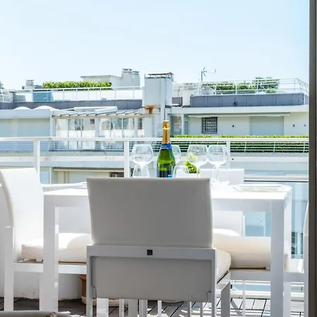 3-room Luxury With Pool And Sea View Steps From The